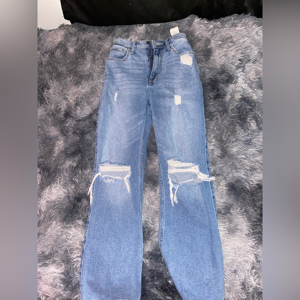 BRAND NEW HOLLISTER DISTRESSED MOM JEANS